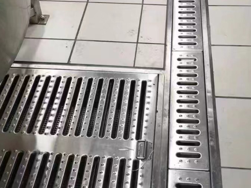 成品排水沟所使用的不锈钢盖板的特性是怎么样的?