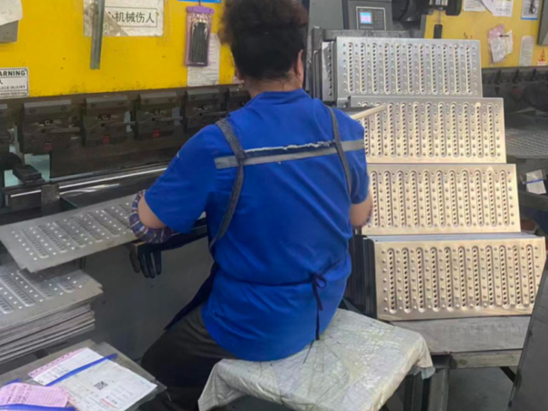 带你了解在不锈钢盖板生产加工过程中,需要注意哪几点?